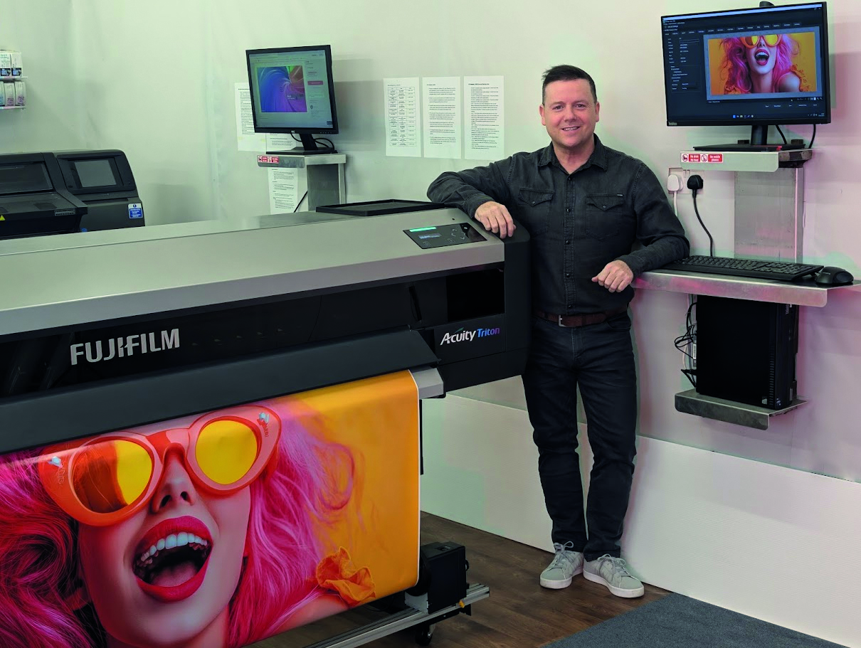 The Vinyl Guys & FastSigns Scotland: Acuity Triton & AQUAFUZE ink